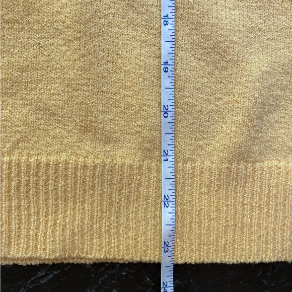 White Stag short sleeve yellow sweater - Picture 9 of 10